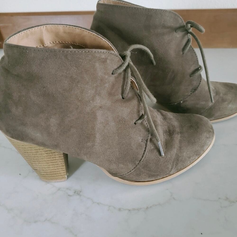 Maurice's Chunky Heel Olive Green Brown Suede Ankle Booties Size 8.5